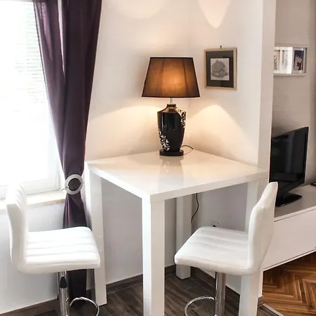 Link 아파트 로비니